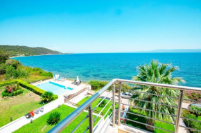 Agnanti villa Seafront with Pool